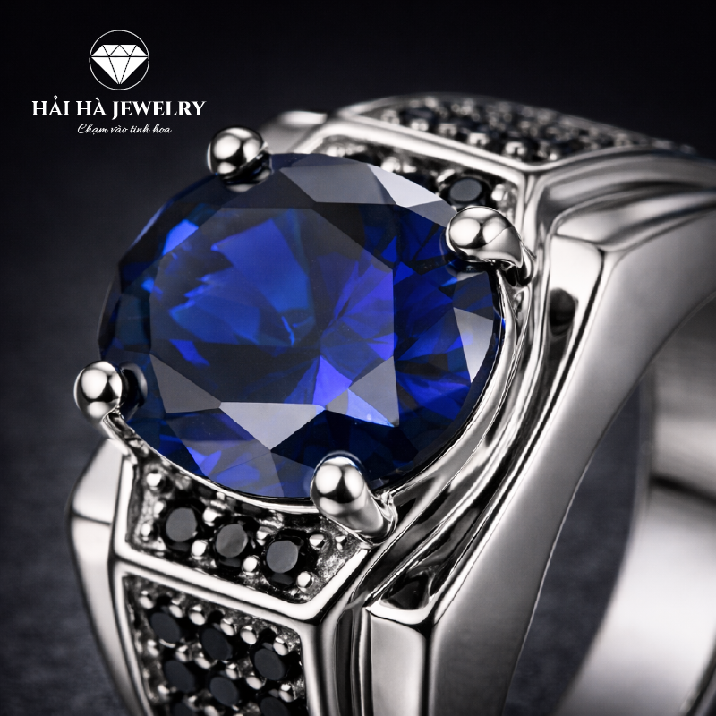 Nhẫn bạc nam đá blue sapphire – chiều sâu của niềm tin | Hải Hà Jewelry