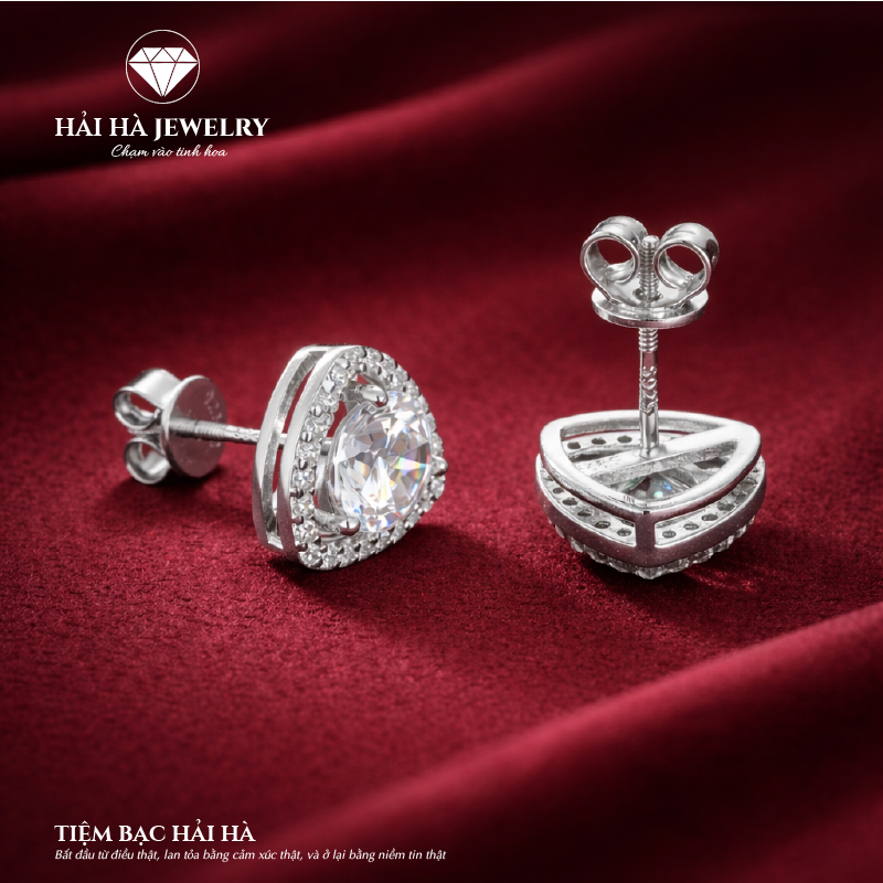 Bông tai bạc 925 đính moissanite dáng tam giác – tinh gọn và dịu sáng | Hải Hà Jewelry