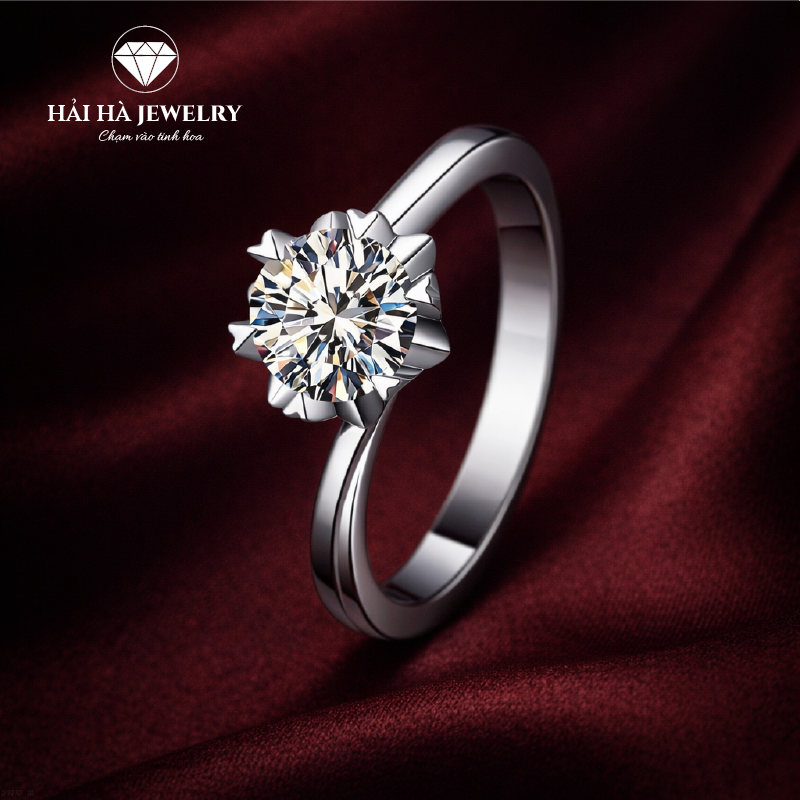 Nhẫn nữ bạc 925 đính moissanite 1 carat dáng solitaire – tinh gọn, sáng trong, đeo nhẹ tay