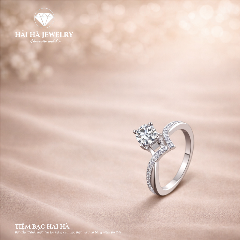 Nhẫn nữ bạc 925 moissanite solitaire 0,5 carat – thân uốn đôi lệch nhịp