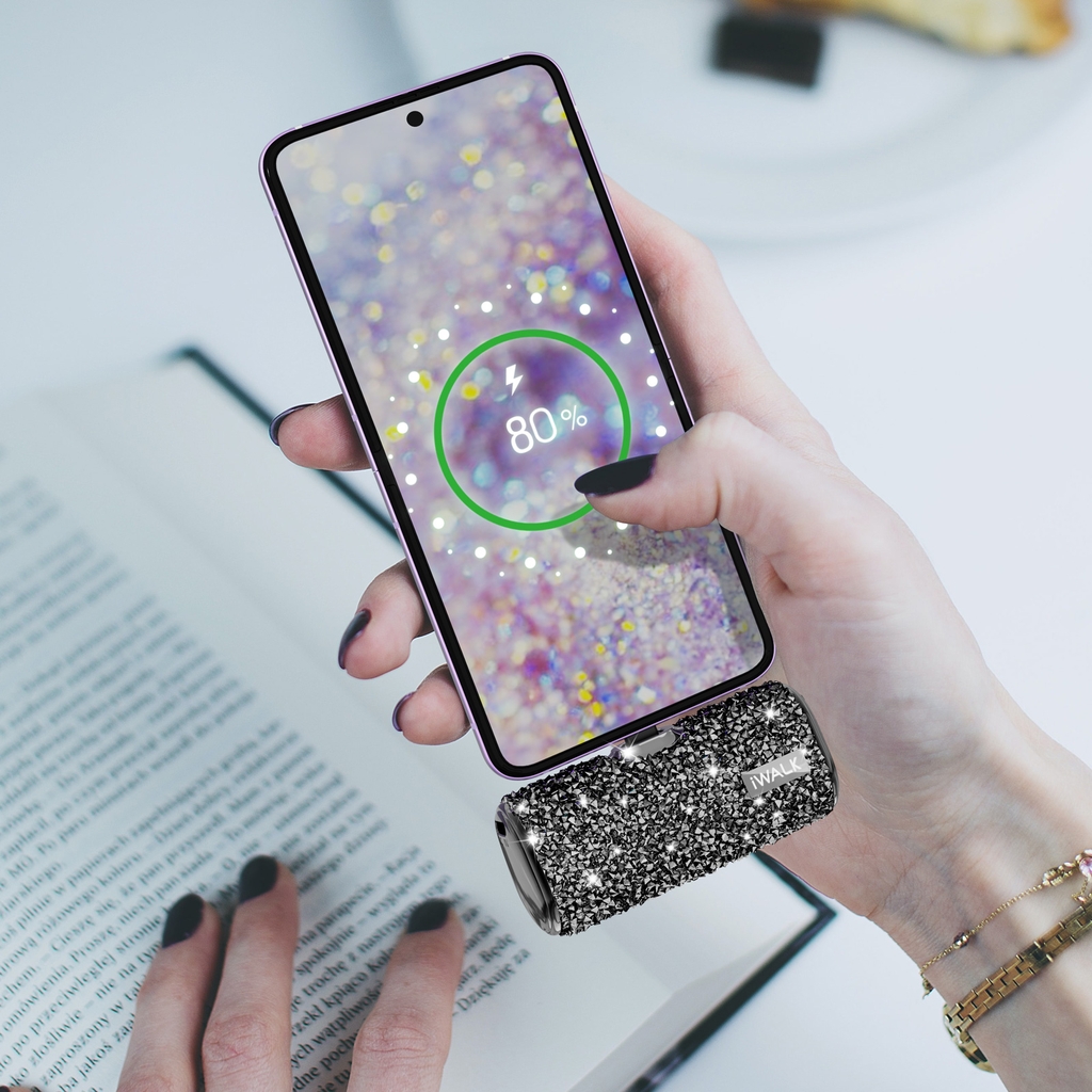 Sạc Dự Phòng Lấp Lánh iWALK – 4500mAh, 2 Cổng Lightning & USB-C, Đính Đá Sang Trọng, Nhỏ Gọn Như Thỏi Son