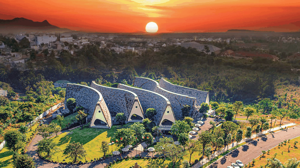 HÀNH TRÌNH TÂY NGUYÊN: BUÔN MA THUỘT - PLEIKU - KONTUM