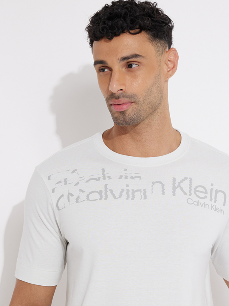 Áo Thun Calvin Klein Men’s Graphic Logo T-shirt