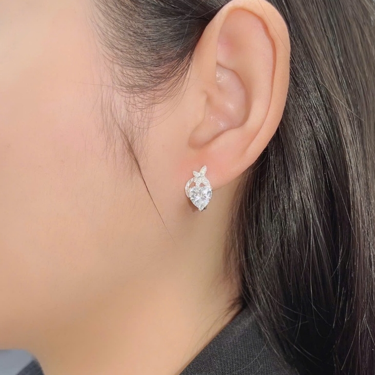 Khuyên tai bạc 925 dạng khoen bật Bươm Bướm Ôm Tim