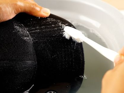 Cách giặt mũ lưỡi trai (nón kết) chuẩn spa: Sạch bong mà không bao giờ mất form.