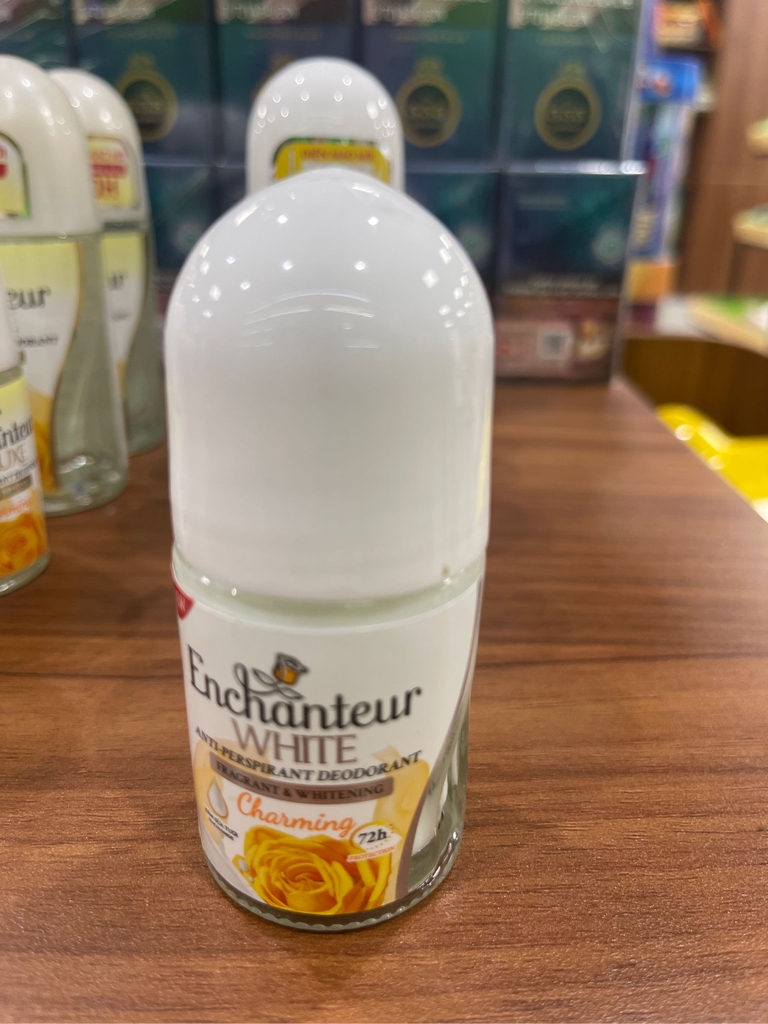 Lăn Khử Mùi Enchanteur White vàng 25ml 72h