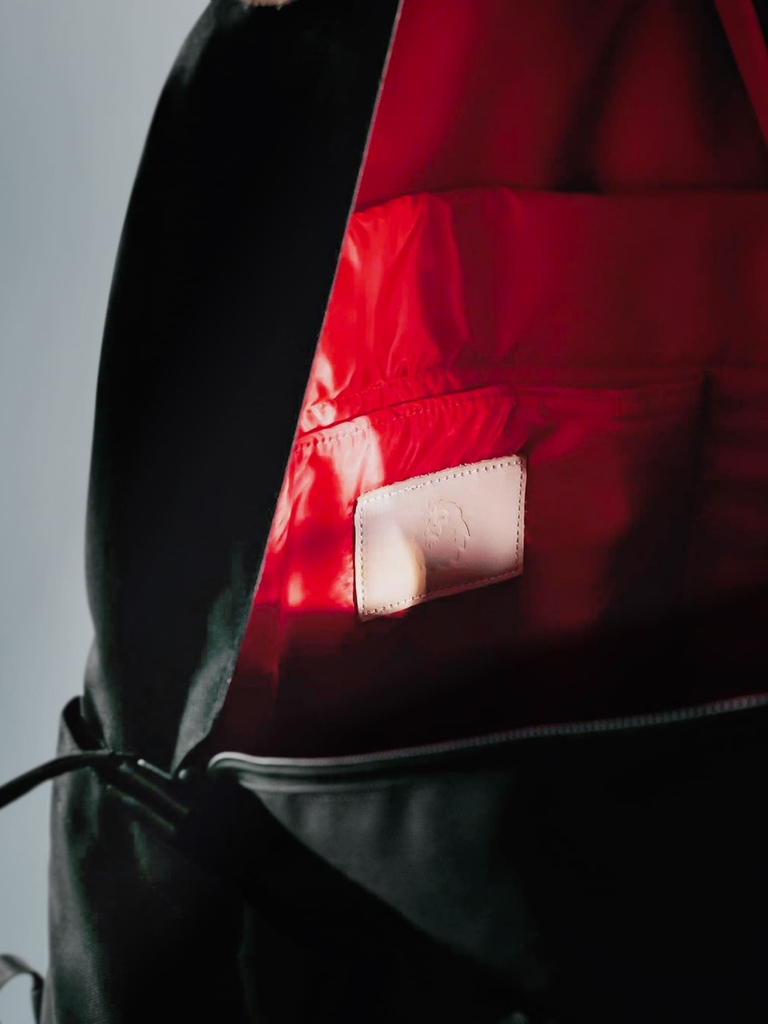 Balo thể thao COMMON PIECES -  Stand Backpack - Ember Vision, Chống nước tuyệt đối, Lót Đỏ Nổi Bật, Ngăn Laptop 16 Inch