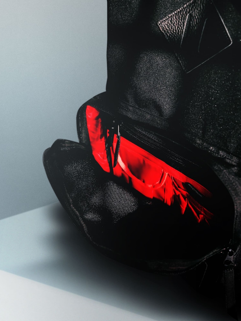 Balo thể thao COMMON PIECES -  Stand Backpack - Ember Vision, Chống nước tuyệt đối, Lót Đỏ Nổi Bật, Ngăn Laptop 16 Inch