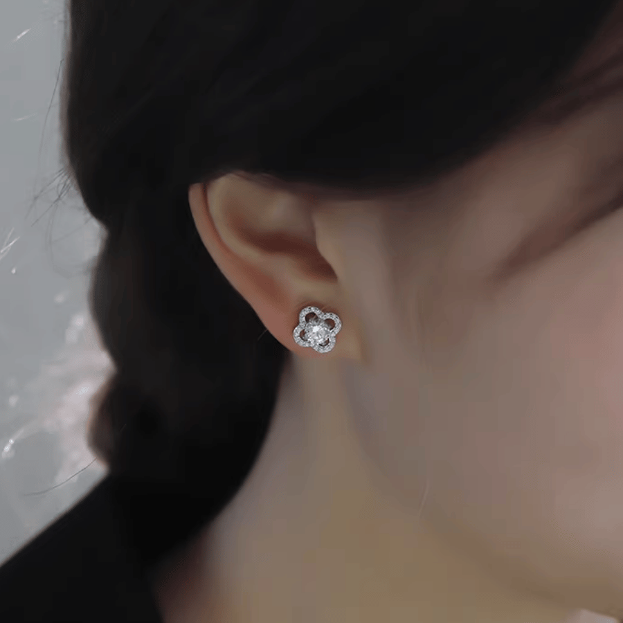 Lucky Clover Stud Earrings | Khuyên Tai Moissanite 2 Carat Round Cut | Sterling Silver 925 | Kèm Giấy Kiểm Định GRA