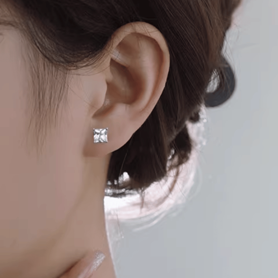Princess Solitaire Stud Earrings | Khuyên Tai Moissanite 2 Carat Princess Cut | Sterling Silver 925 | Kèm Giấy Kiểm Định GRA
