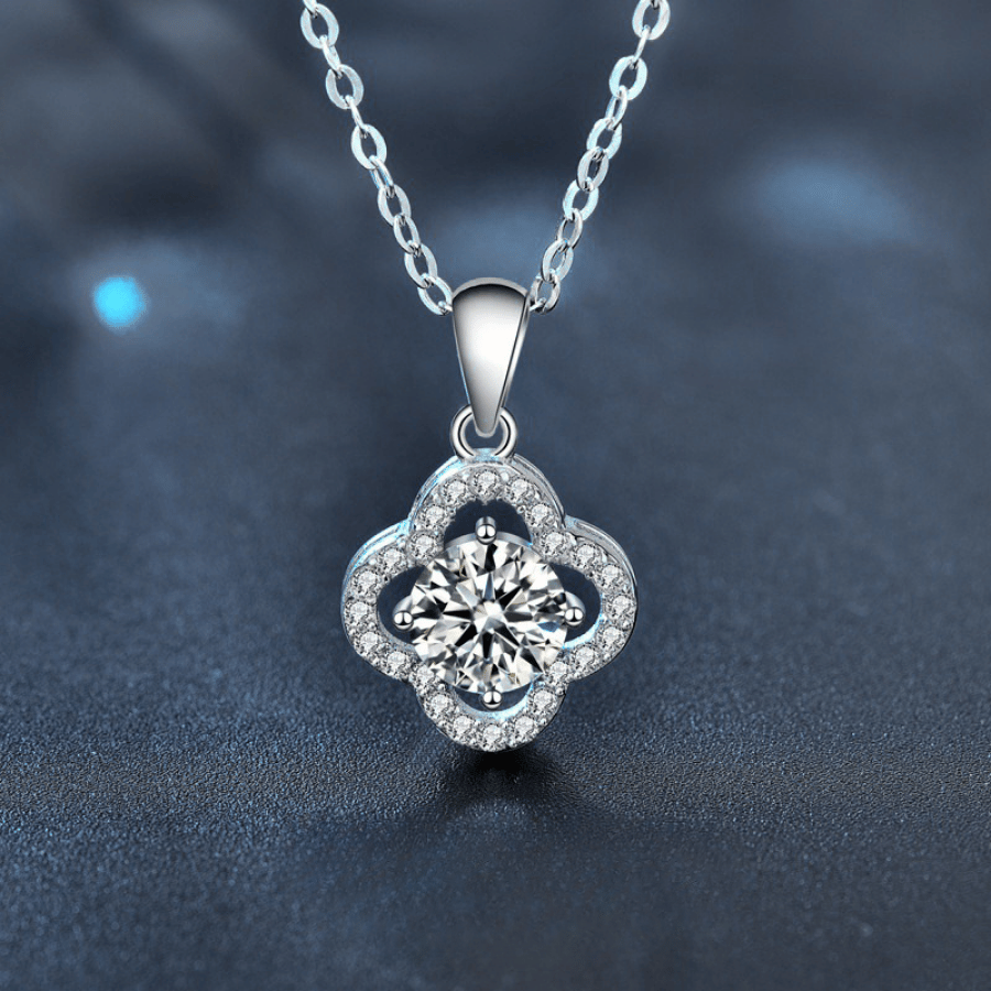 Lucky Clover Halo Necklace | Dây Chuyền Moissanite 2 Carat Round Cut | Sterling Silver 925 | Kèm Giấy Kiểm Định GRA
