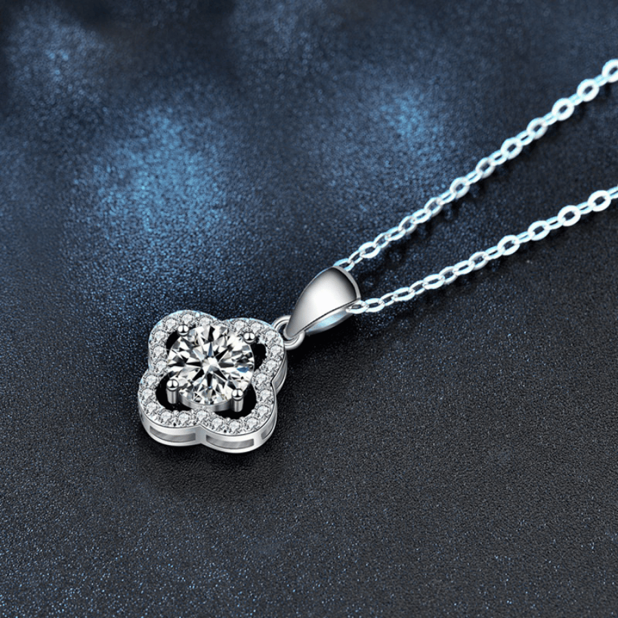 Lucky Clover Halo Necklace | Dây Chuyền Moissanite 2 Carat Round Cut | Sterling Silver 925 | Kèm Giấy Kiểm Định GRA