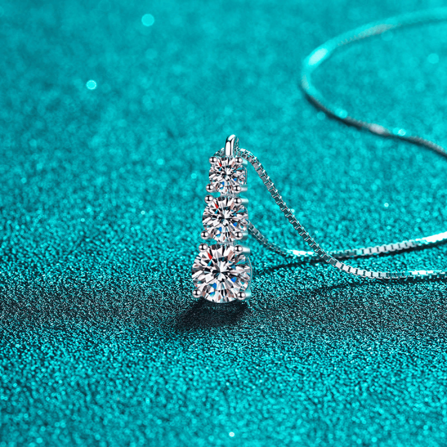 Trilogy Vertical Necklace | Dây Chuyền Moissanite 2 Carat Round Cut | Sterling Silver 925 | Kèm Giấy Kiểm Định GRA