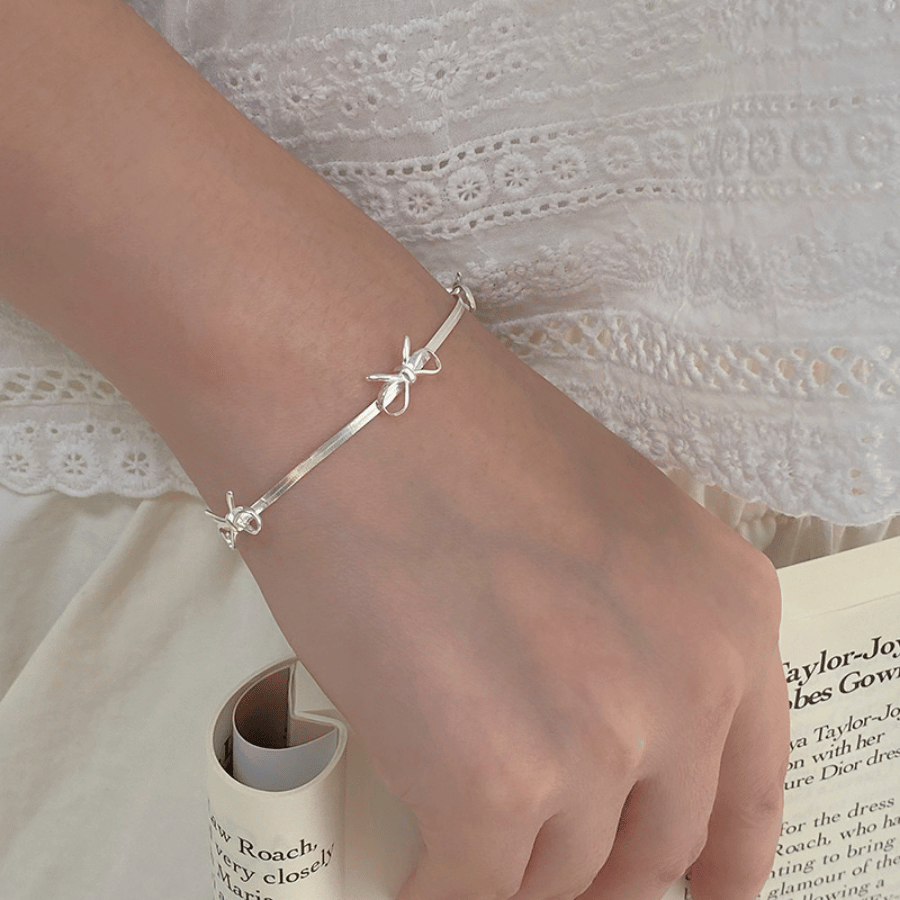 Ribbon Circle Bracelet | Vòng Tay Sterling Silver 925 Phủ Bạch Kim