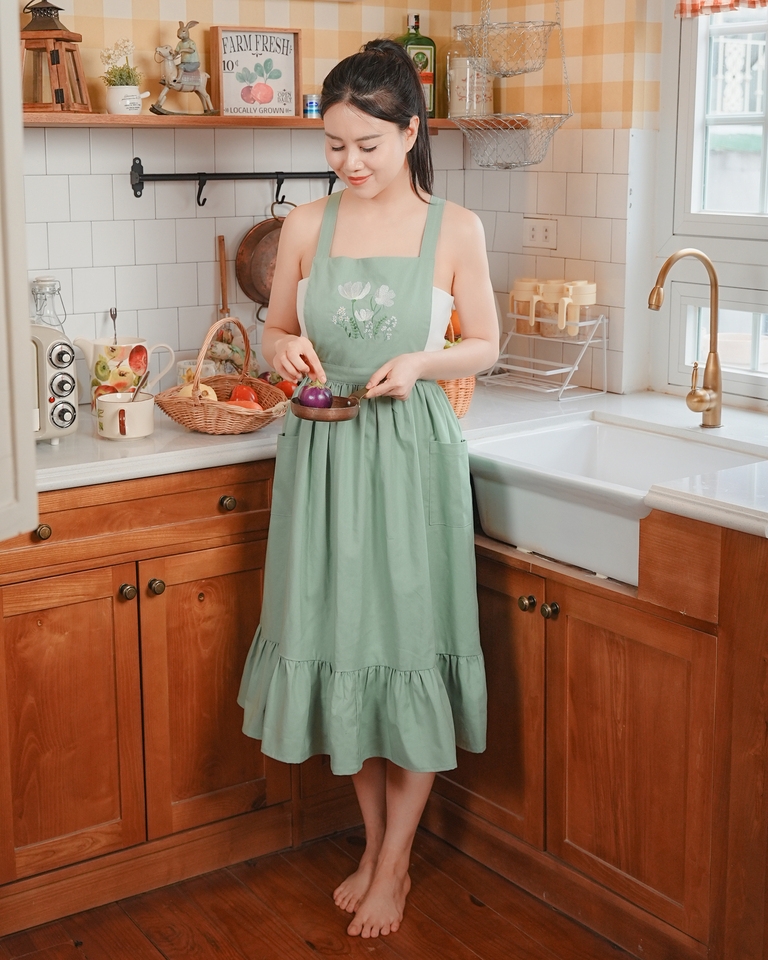 Tạp Dề  Vintage Bèo Gấu - Vải Linen Tự Nhiên – Tạp Dề Thời Trang Cao Cấp -  Dành Cho Mẹ Và Bé, Màu Be/Hồng/Xanh - Set YÊN