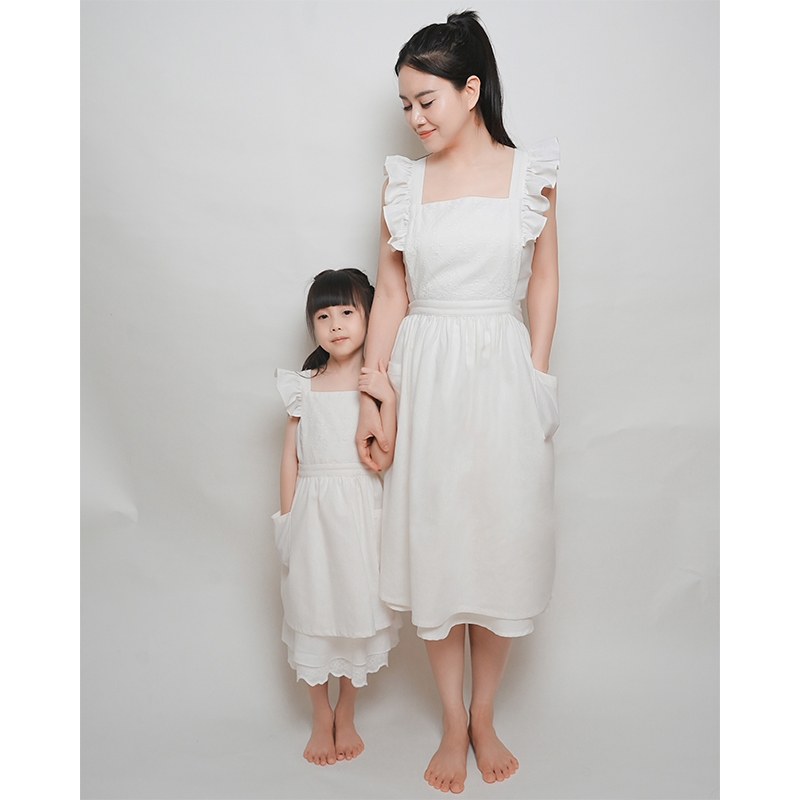 Tạp Dề  Vintage Ren  – Tạp Dề Thời Trang Cao Cấp - Dành Cho Mẹ Và Bé, Màu Trắng/Xanh - Set NGỌT