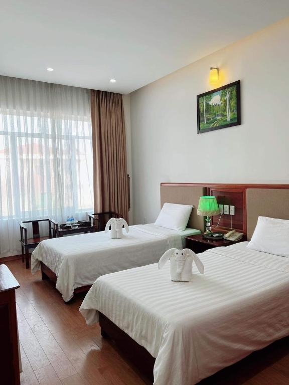 Deluxe Twin City View