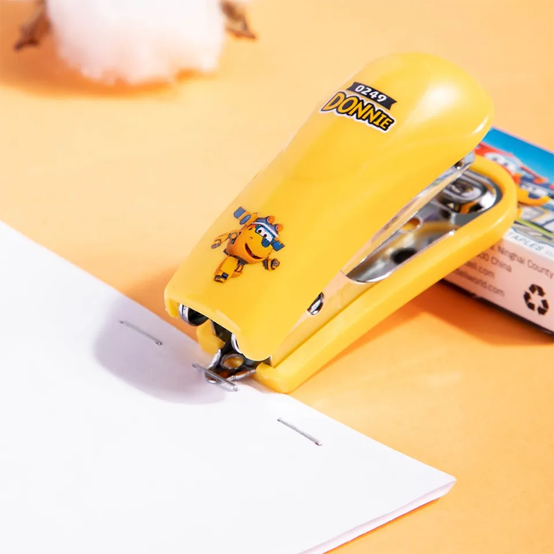 Superwings_E0249_Dập ghim mini_Màu lẫn