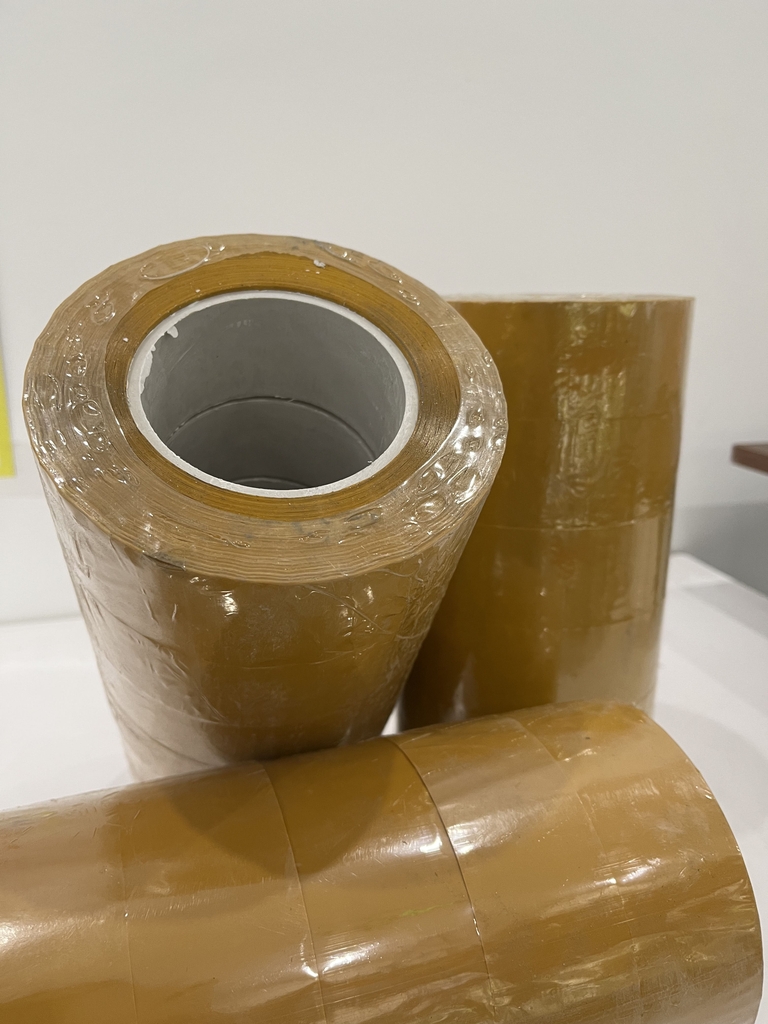 Băng dính đục (3kg) Lõi nhựa 3mm (6 cuộn/cây)