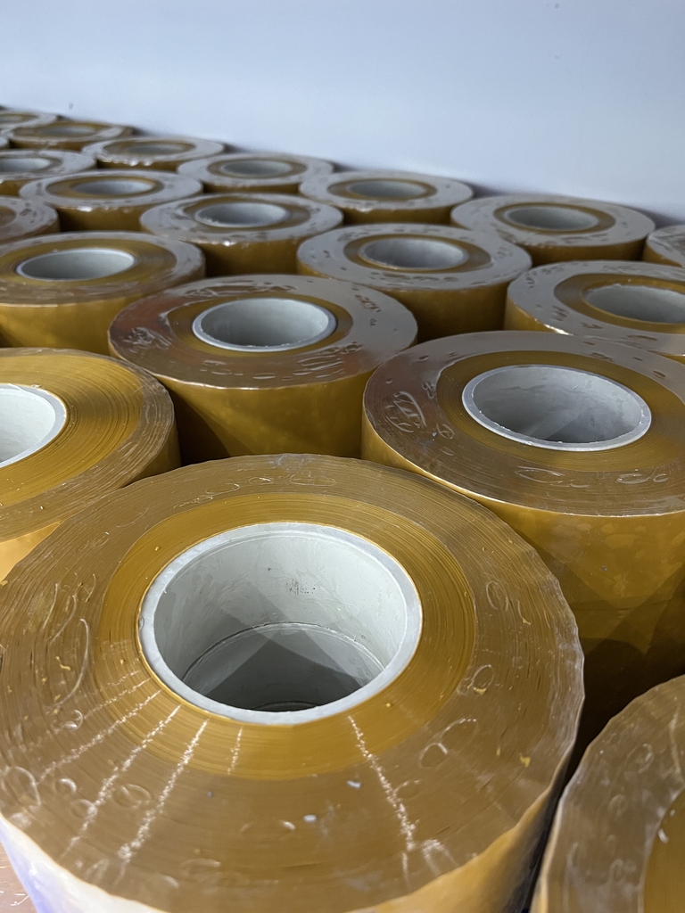 Băng dính đục (6kg) Lõi nhựa 3mm (6 cuộn/cây)