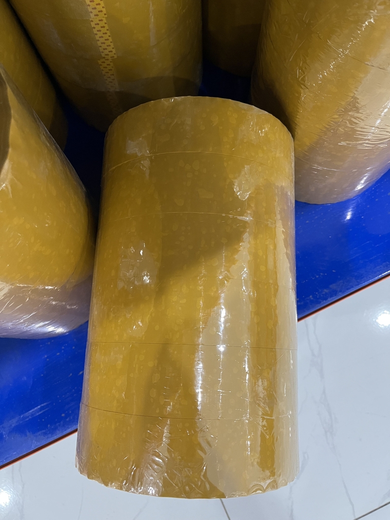 Băng dính đục (6kg) Lõi nhựa 3mm (6 cuộn/cây)