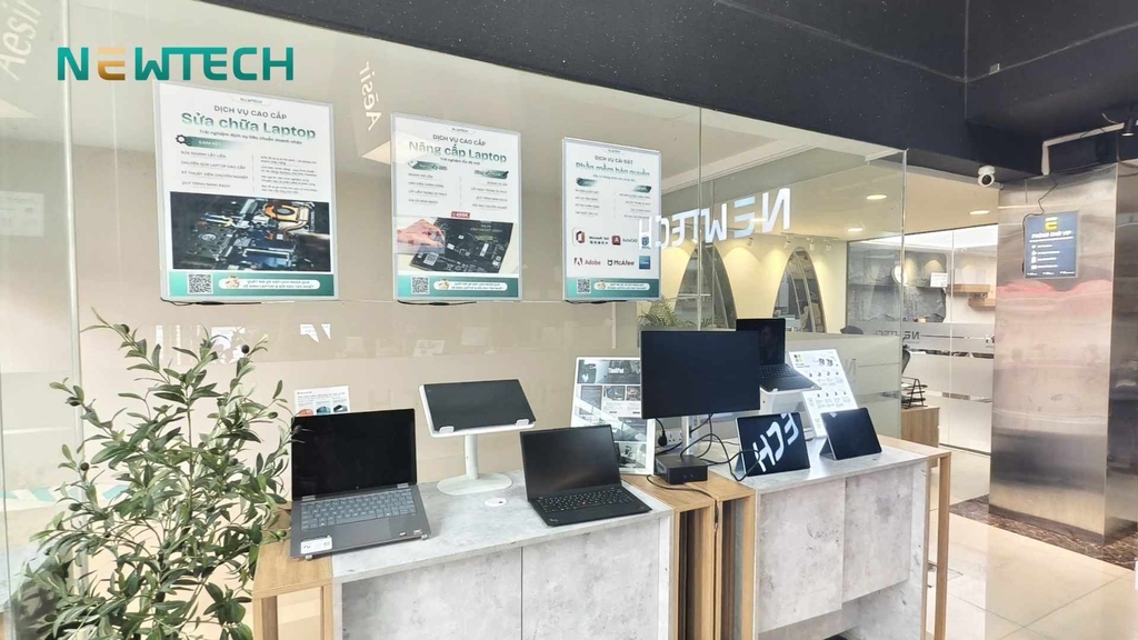 Không gian mua hàng tại NewTech