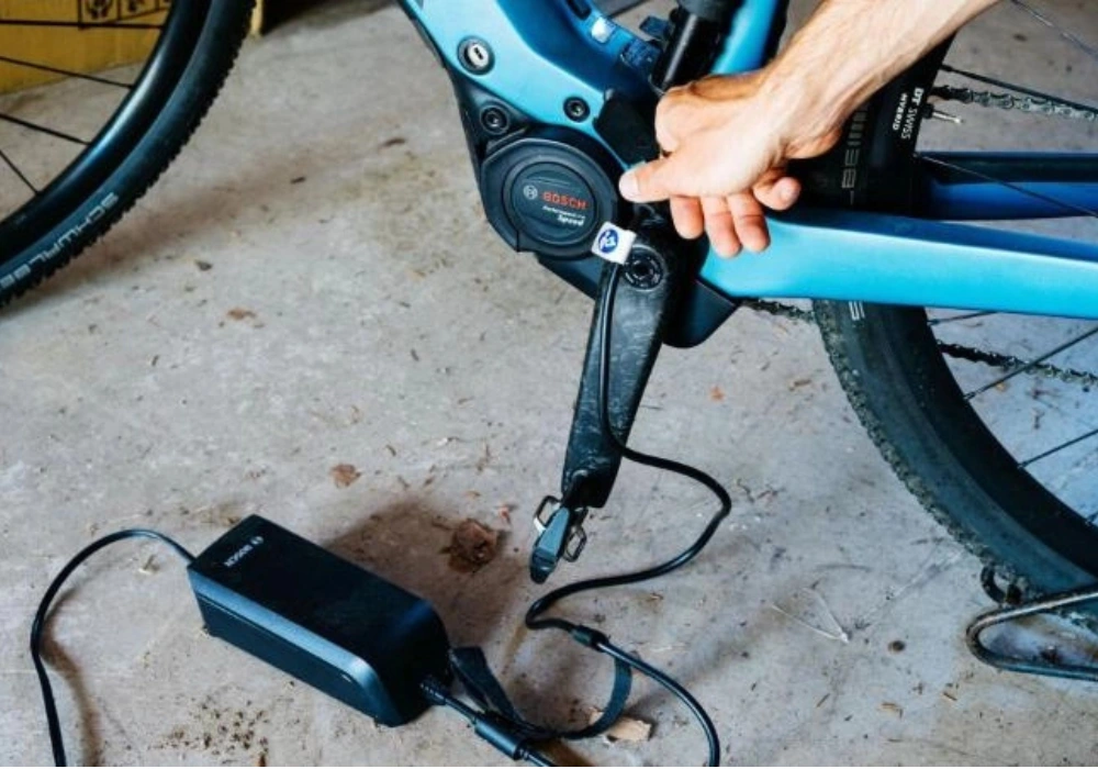 Kiểm tra linh kiện bên trong Adapter