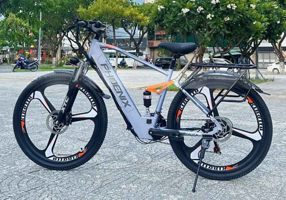 Xe được trang bị khung thép carbon