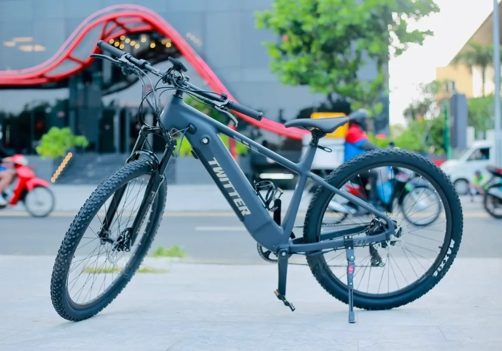 Trang bị khung hợp kim nhôm nhẹ và bền