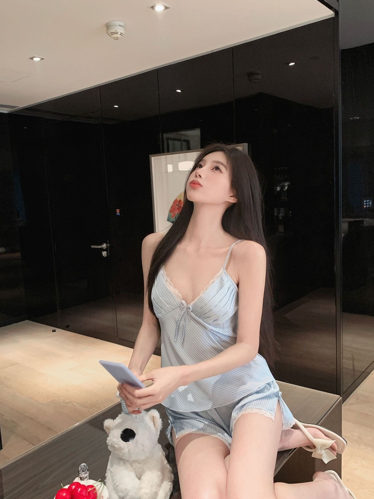 Đùi 2d hở lưng 4