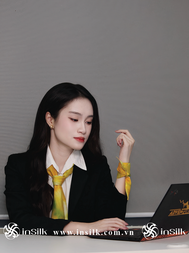 Khăn lụa tơ tằm | khăn Twilly | InSilk - Oanh Vân (vàng, xanh lá)
