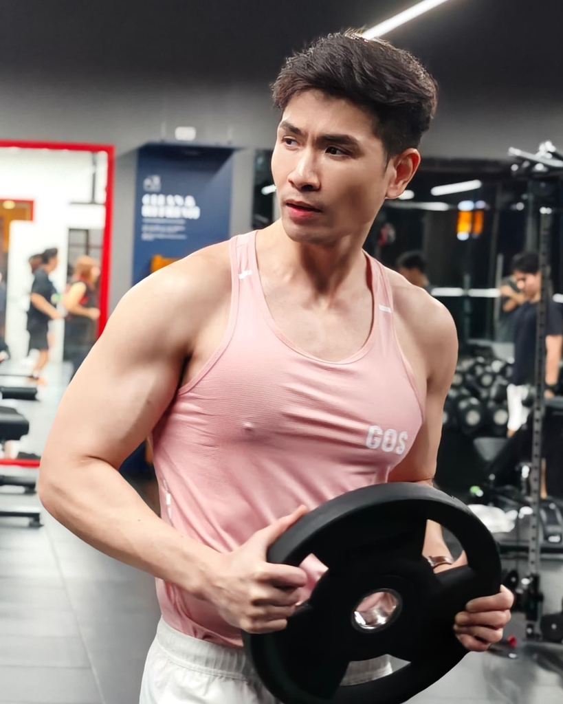 Áo thể thao GOS LightMove S18 ( FORM RỘNG - LẤY NHỎ XUỐNG 1 SIZE )