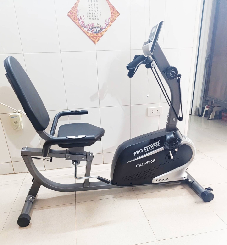 PRO-590R có ghế ngồi tiện lợi