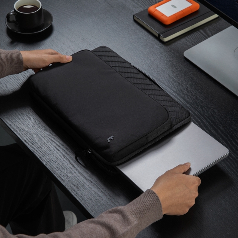 Túi xách chống sốc TOMTOC Voyage A24 Laptop / Macbook 13 / 14 / 15 / 16 inch - CornerArmor chuẩn quân đội