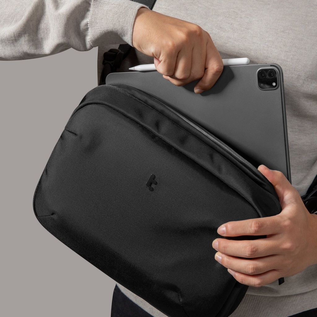 Túi đeo chéo Tomtoc Urbanex-B11 Shoulder Bag 11 inch Black – B11A1D1