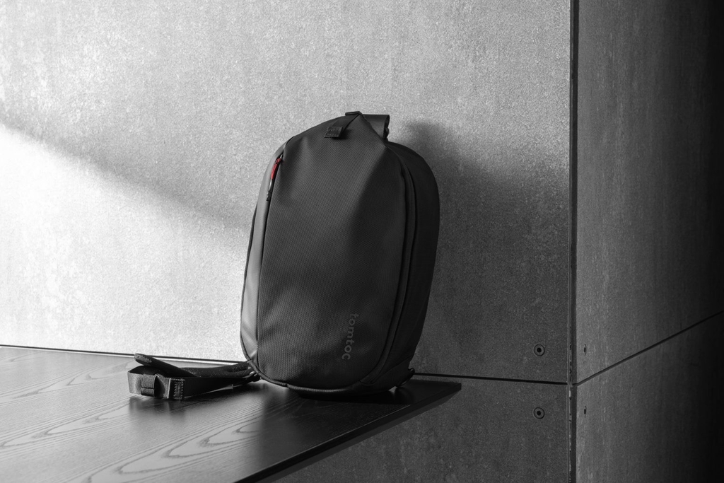 Túi Đeo Chéo TOMTOC Meta / Oculus Quest 2 Sling Bag G40M1D1 (A0530D1) EOL