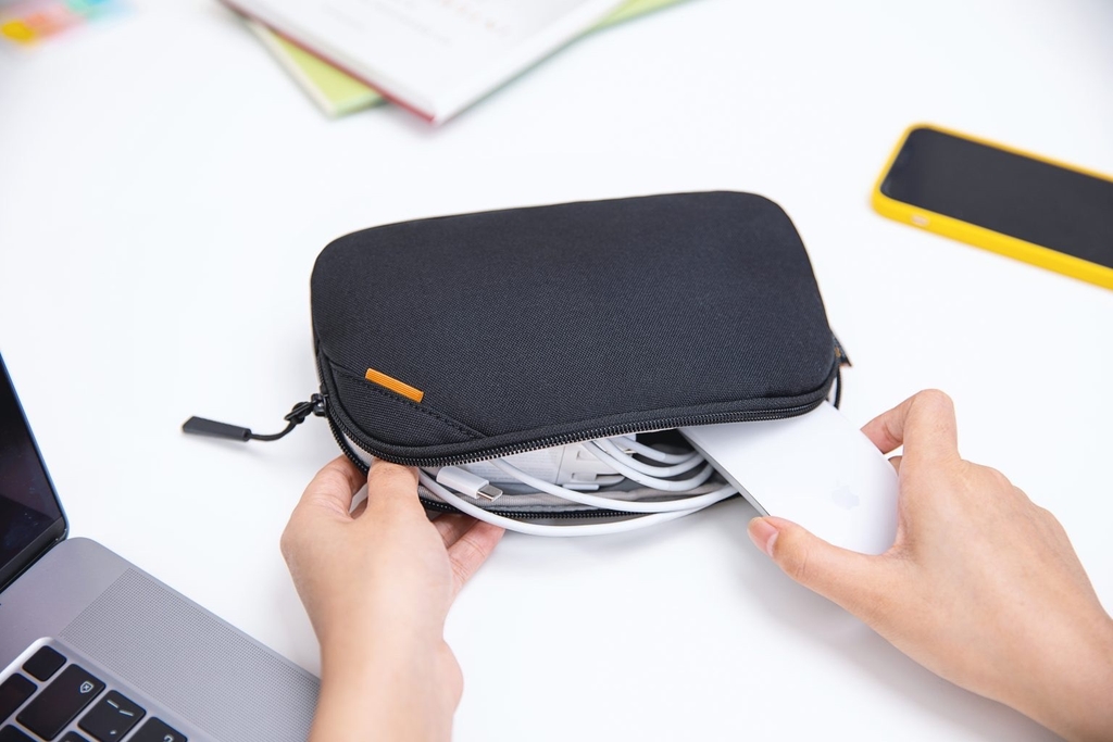 Túi Chống Sốc Laptop TOMTOC A13-C12 Sleeve Kit Macbook 13 inch 360 Protective Kèm Túi Phụ Kiện