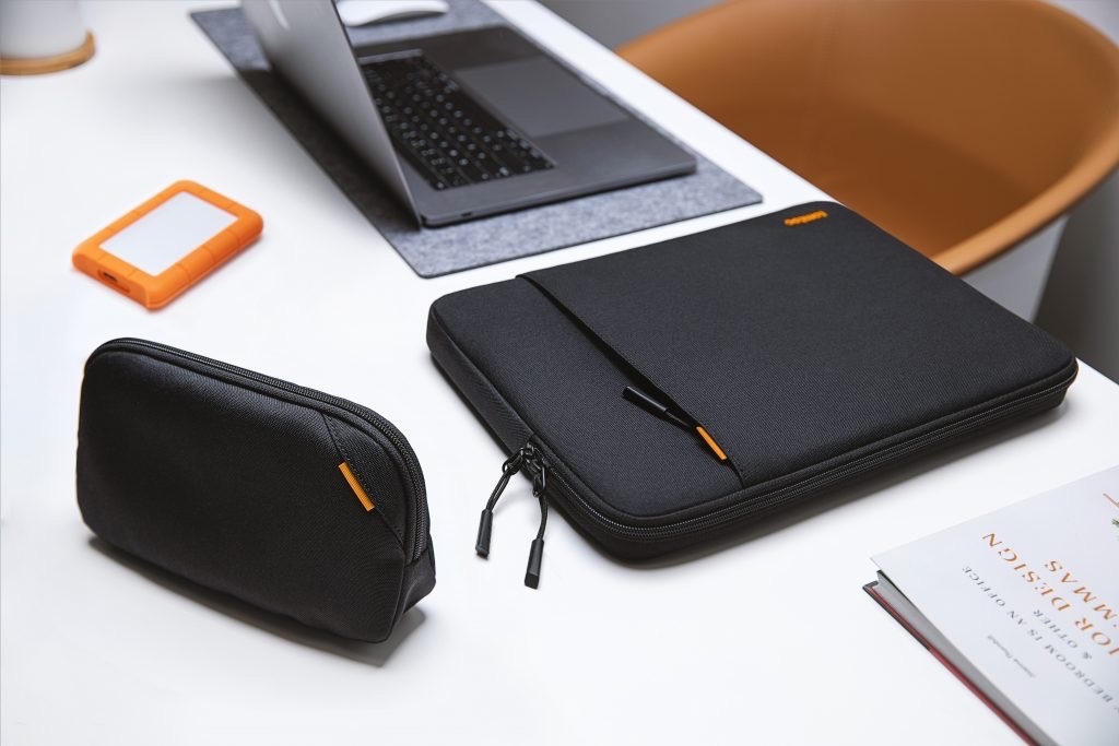 Túi Chống Sốc Laptop TOMTOC A13-C12 Sleeve Kit Macbook 13 inch 360 Protective Kèm Túi Phụ Kiện