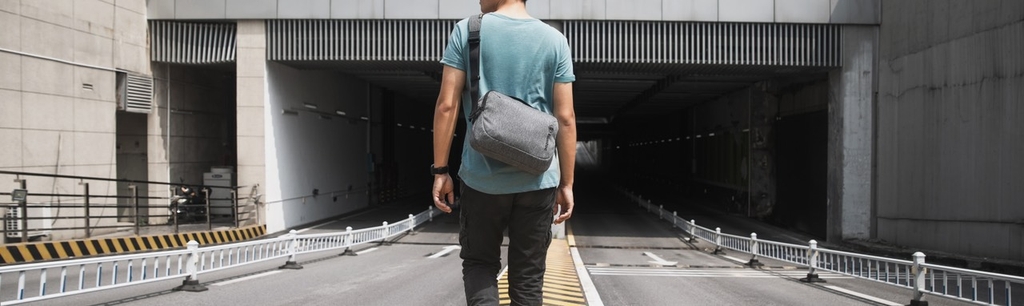 Túi Đeo Đa Năng TOMTOC Crossbody For Tech Accessories and iPad 10.5/Pro 11 inch/Tablet/Notebook H02-A01G