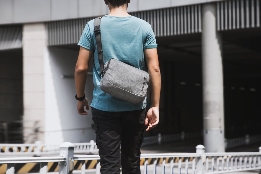 Túi Đeo Đa Năng TOMTOC Crossbody For Tech Accessories and iPad 10.5/Pro 11 inch/Tablet/Notebook H02-A01G