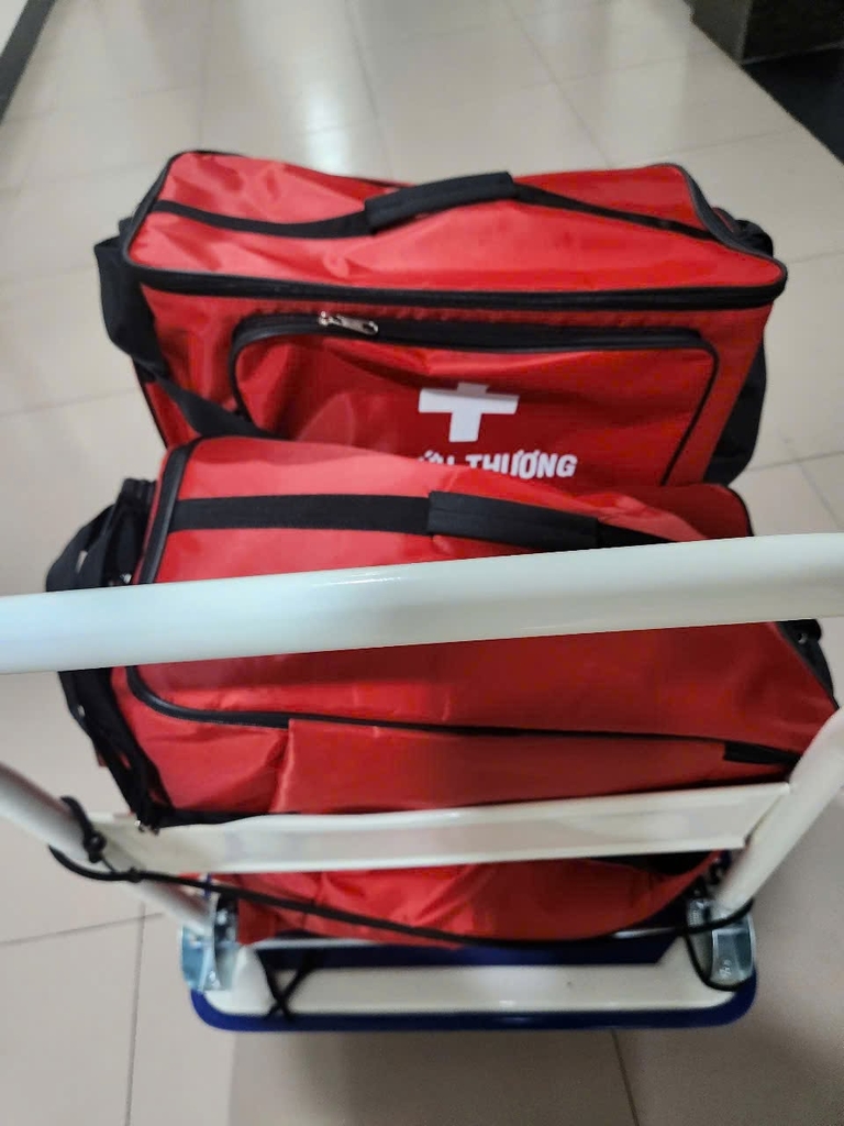 Bộ dụng cụ cấp cứu cầm tay