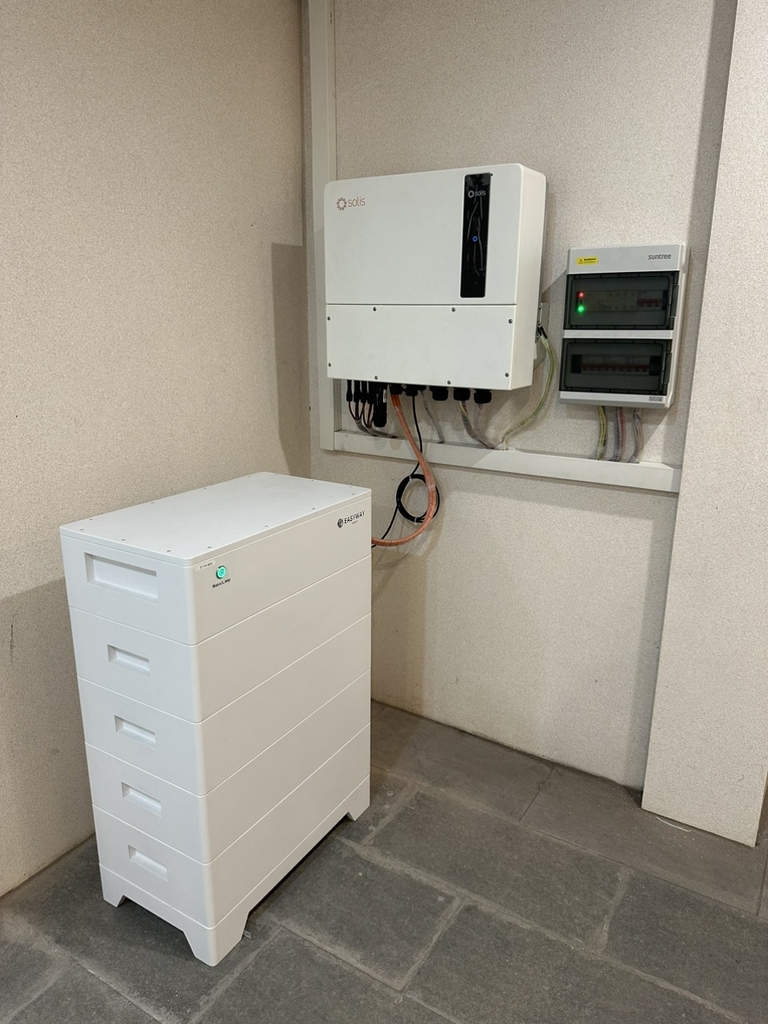 Biến tần Inverter dùng trong hệ thống điện mặt trời, công suất 15KW, 3 pha, hiệu Solis, (Áp cao, LED) Model: S6-EH3P15K-H