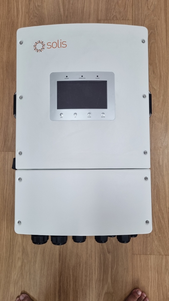 Biến tần Inverter (nghịch lưu) dùng trong hệ thống điện mặt trời, Công suất 8KW, 3 pha, hiệu Solis (màn hình LCD) Model: S6-EH3P8K02-NV-YD-L