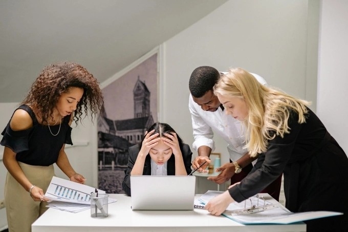 Văn phòng làm việc bị đảo lộn, không hiệu quả do thiếu công cụ hỗ trợ