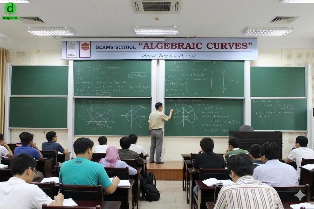Toàn cảnh lớp học sử dụng bảng trượt dọc