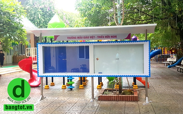 Lắp đặt bảng thông tin ngoài trời cho trường mẫu giáo Việt Triều