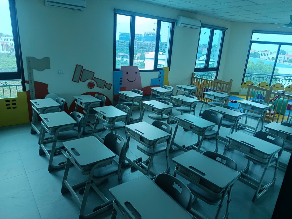 HHoàn thiện không gian lớp học với bàn ghế học sinh đạt chuẩn