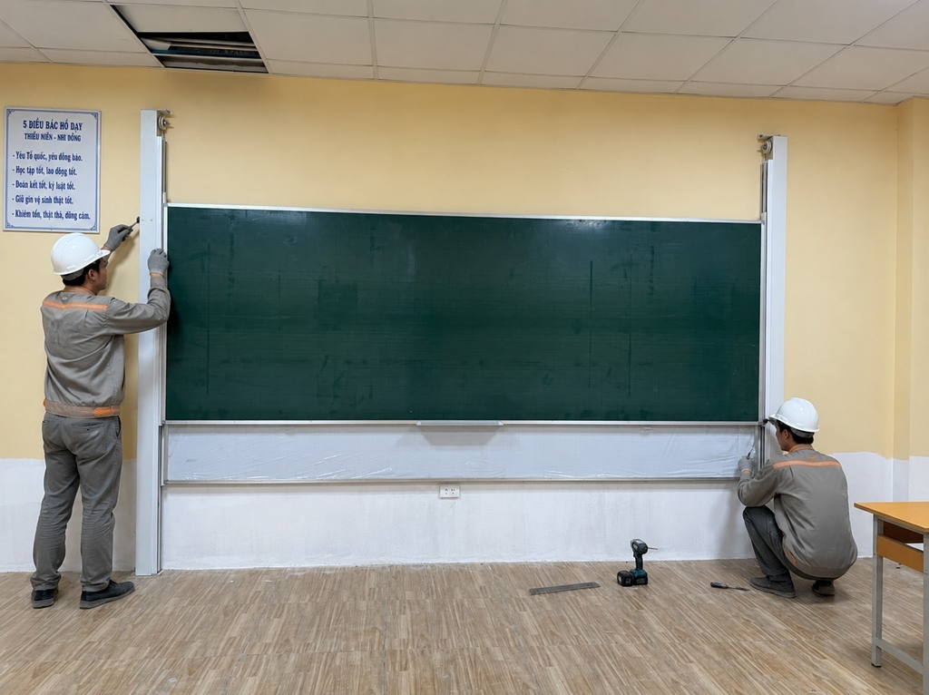 Lắp đặt bảng trượt dọc tại Hà Nội