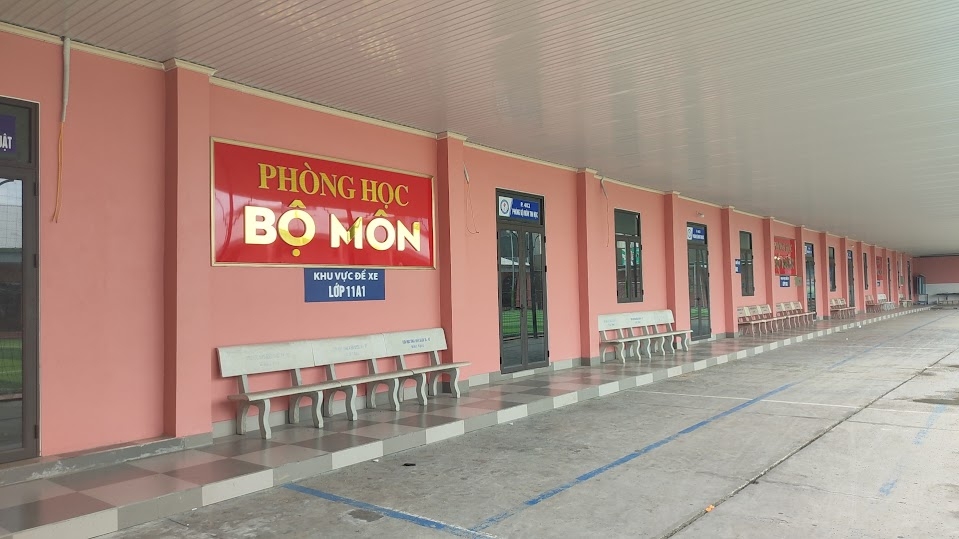 Lắp đặt bảng trượt ngang tại trường Nguyễn Công Trứ Nam Định