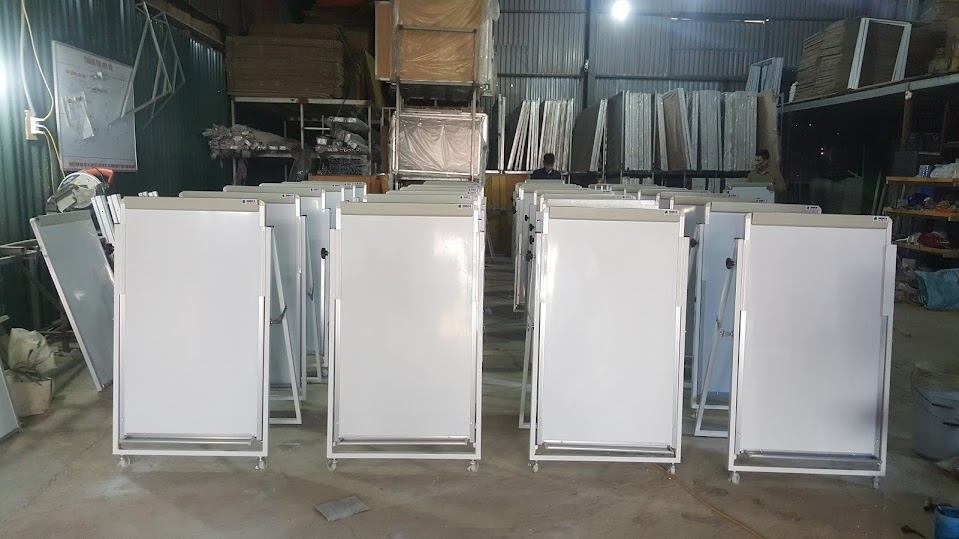 Sản xuất 500+ bảng Flipchart cho trung tâm đào tạo